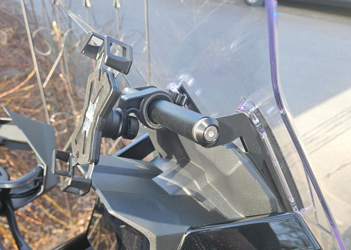 Navigation- / Handy-Halterung an der Scheibe